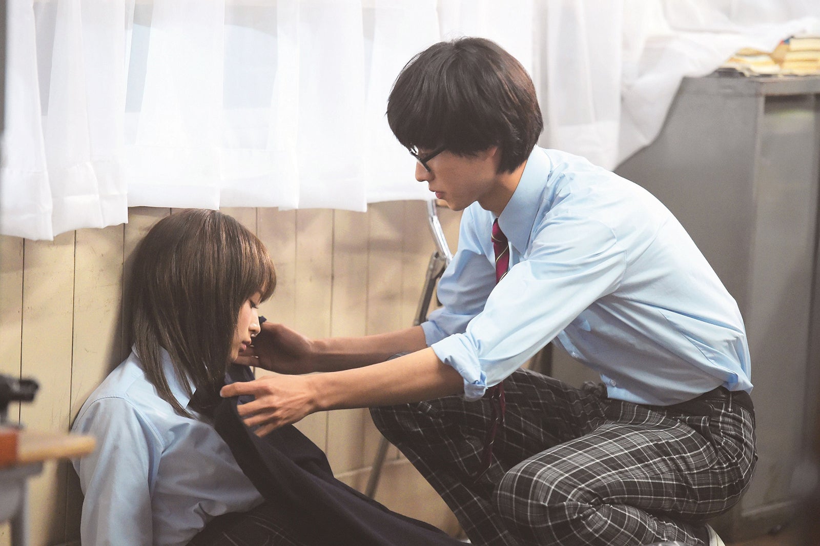 広瀬すず、山崎賢人（C）2016フジテレビジョン 講談社 東宝 （C）新川直司／講談社