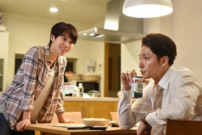 中谷美紀、玉木宏/「あなたには帰る家がある」第1話より(C)TBS