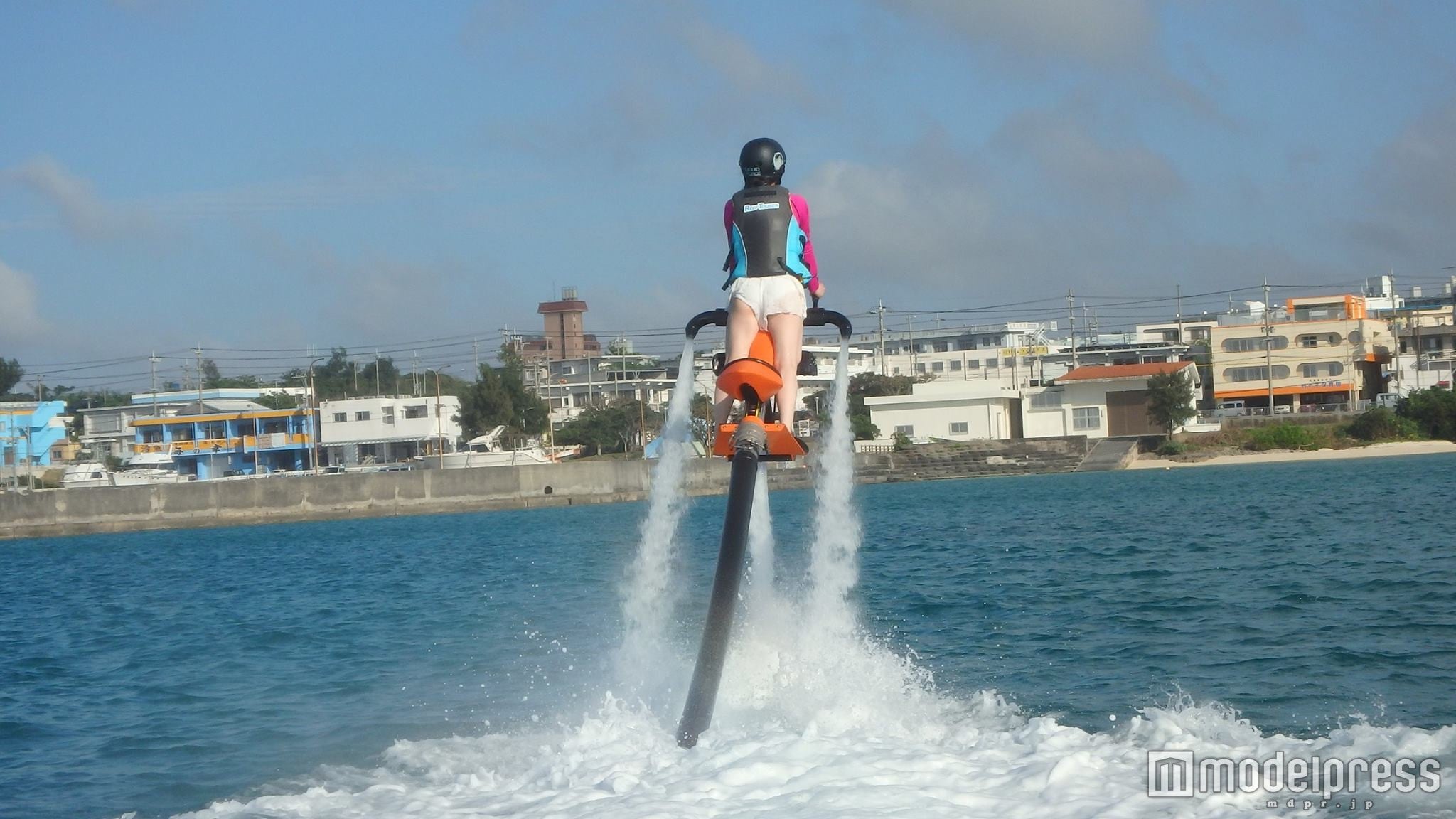 ハンドル操作しながらバランスをとるので初心者でも簡単／画像提供：宮古島 Jetクルーズ