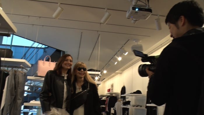 (左から)エリーローズ、マキシーン・ヴァンクリフ・荒川氏(画像提供:所属事務所)