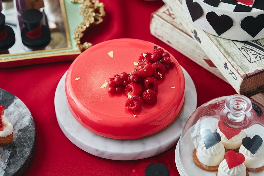 ヒルトン広島、“不思議の国のアリス”スイーツビュッフェ ハートの女王