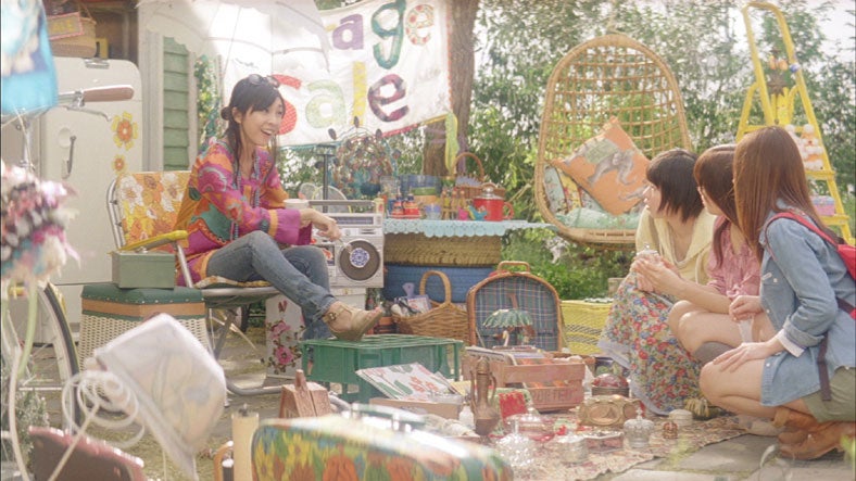 竹内結子出演の新CM「ガレージセール」篇