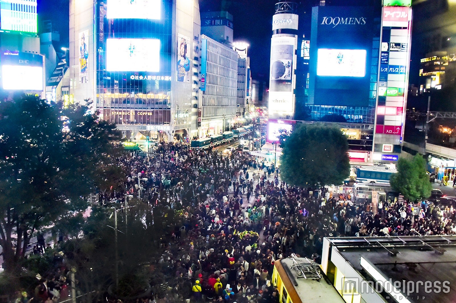 ＜ハロウィン＞渋谷大パニック、厳戒態勢もお祭り騒ぎ
