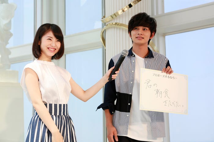 浜辺美波、北村匠海(C)2017「君の膵臓をたべたい」製作委員会 (C)住野よる/双葉社