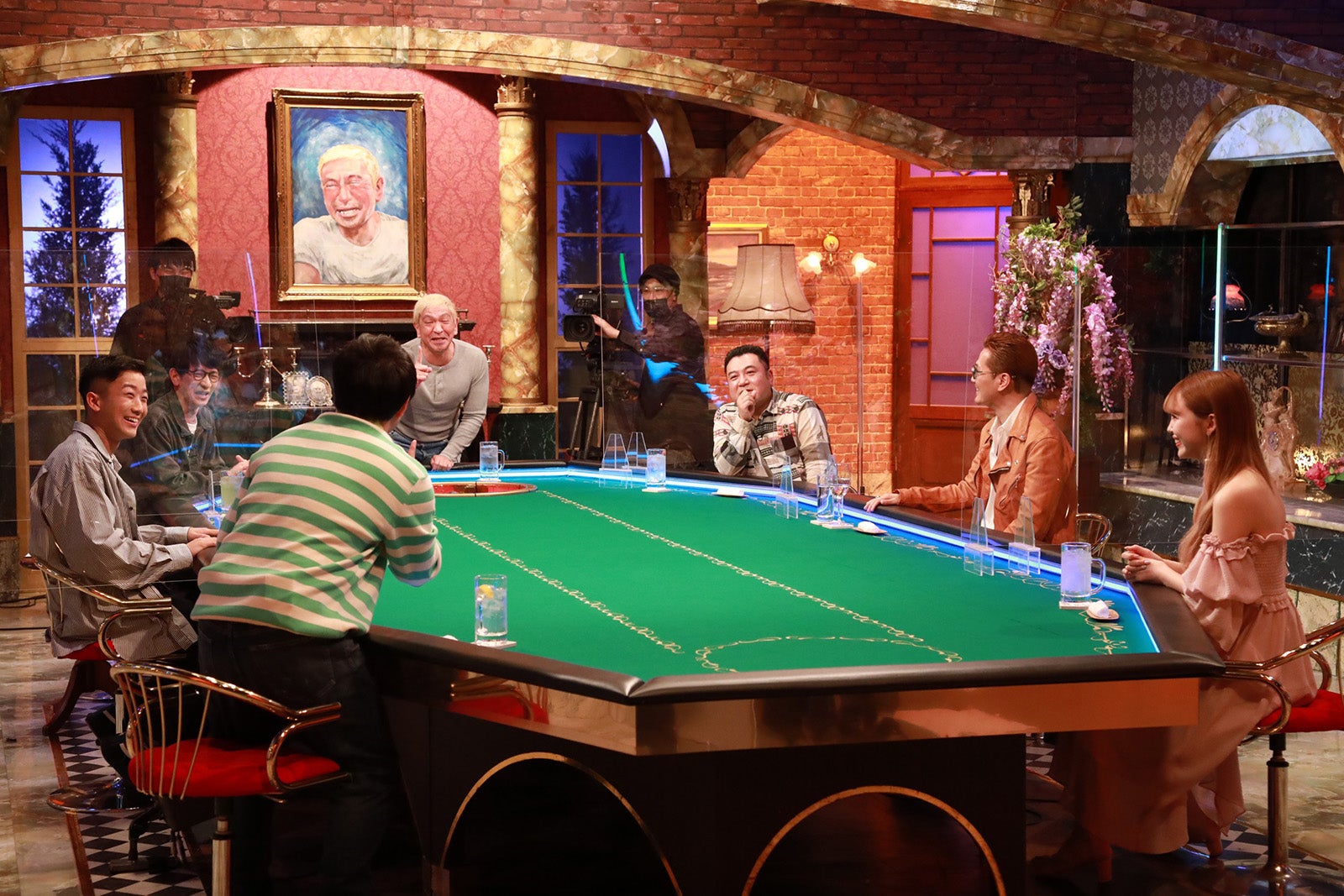 （左手前から時計回りに）せいや、瑛人、柴田英嗣、松本人志、山崎弘也、EXILE ATSUSHI、藤田ニコル （C）フジテレビ