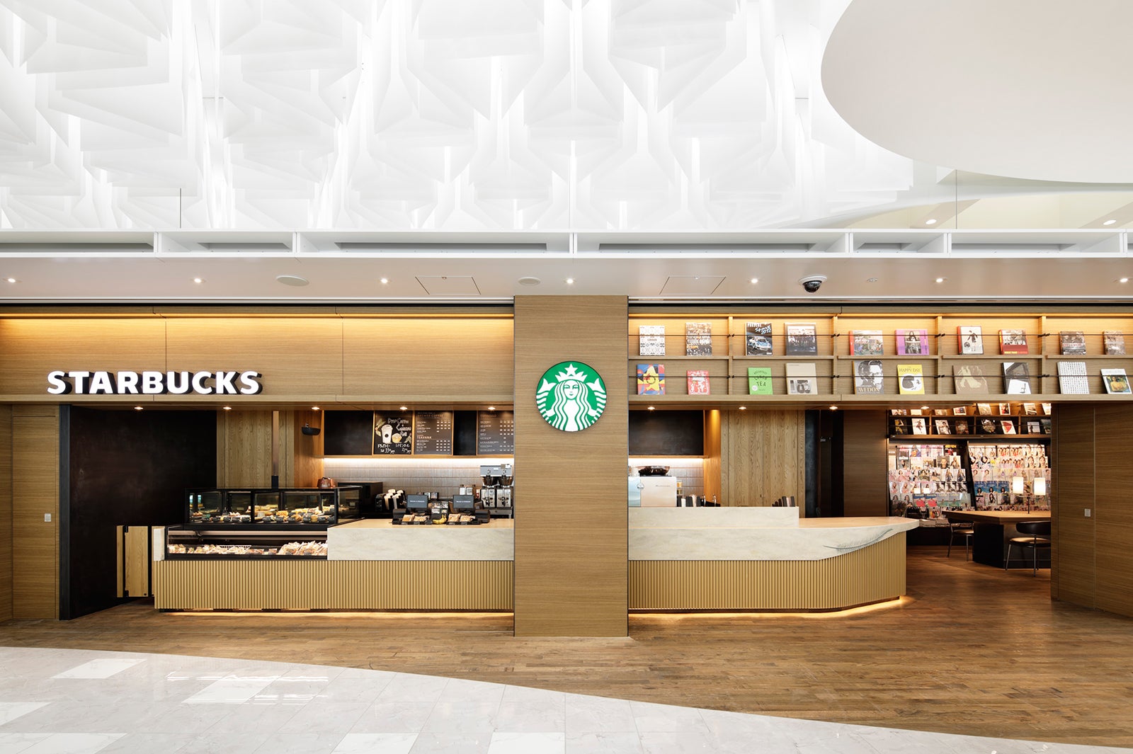 羽田空港 蔦屋書店／画像提供：TSUTAYA