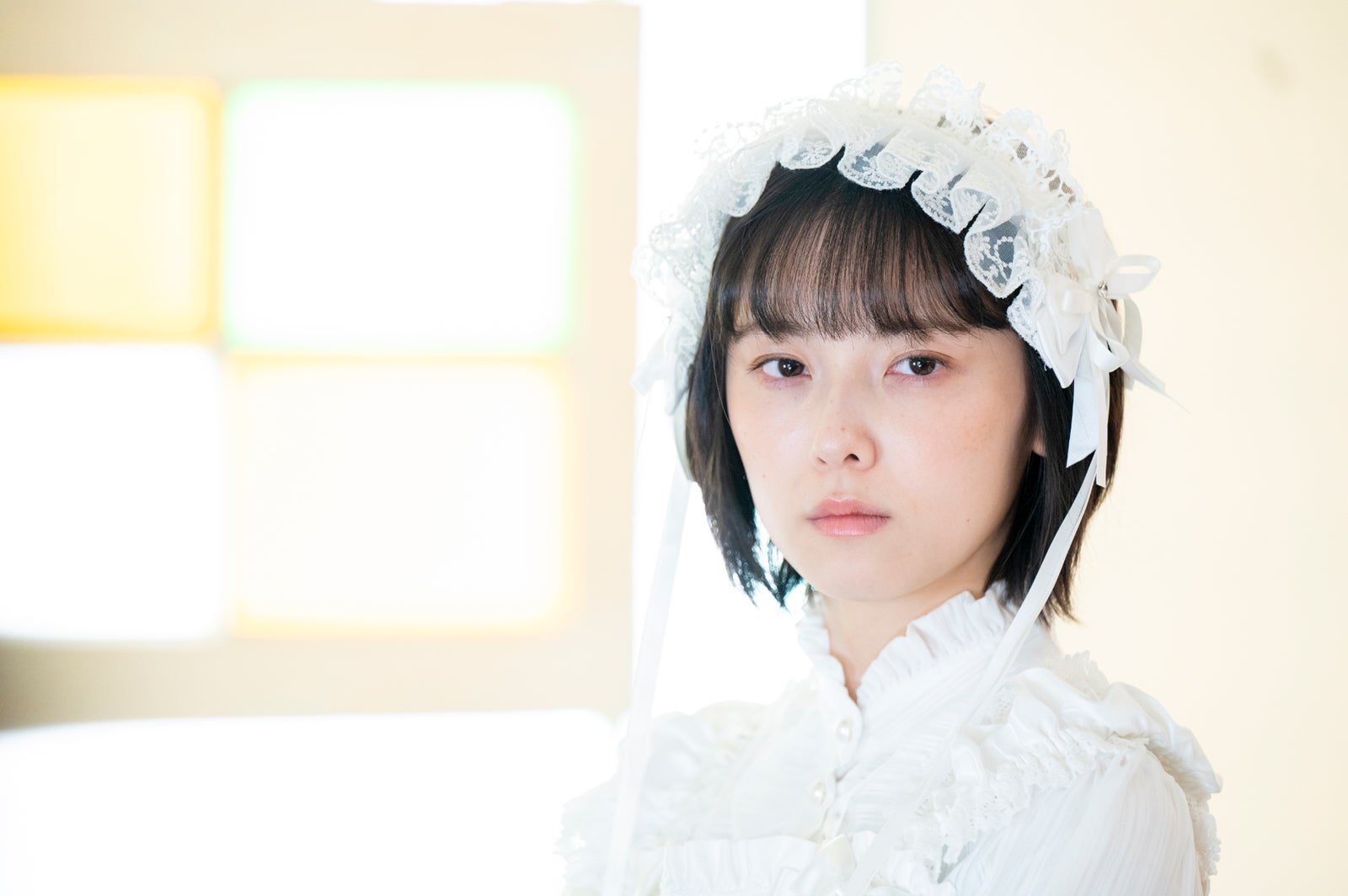 加藤小夏がメイド服・スーツ・制服姿…名探偵を熱演 予告編＆新場面写真解禁＜コーヒーはホワイトで＞