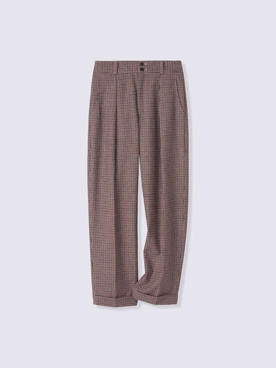 ワインレッドのチェック柄タックテーパードパンツ