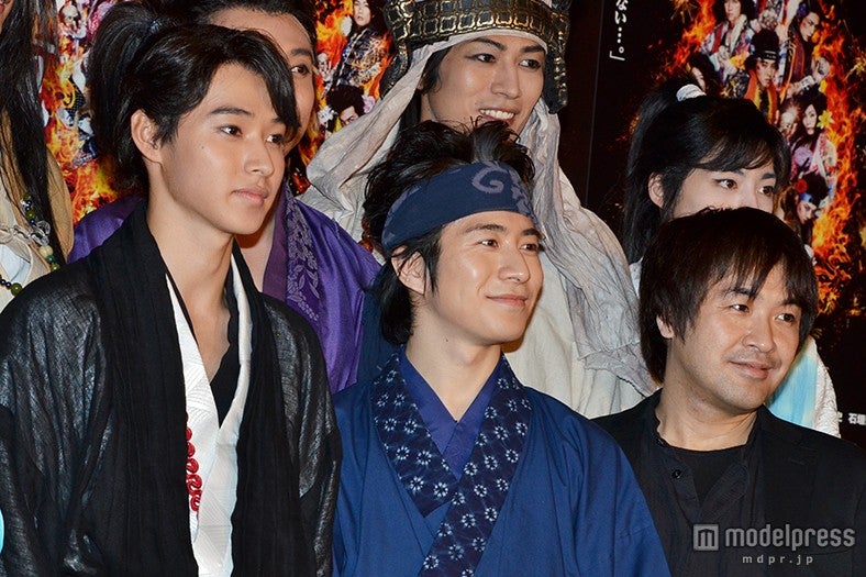 （左から）山崎賢人、村井良大、演出・深作健太氏