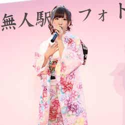 『無人駅』を熱唱する岩佐美咲