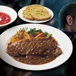 『クリス・レッドフィールド ステーキセット』/画像提供:ユニバーサル・スタジオ・ジャパン