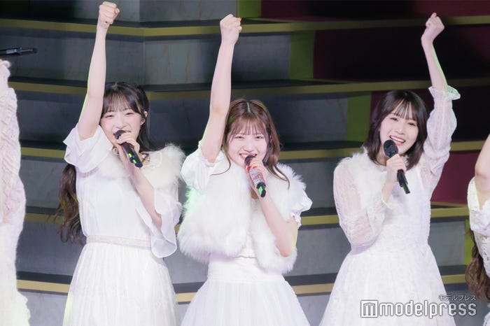 秋山由奈、村山彩希、橋本恵理子(C)モデルプレス