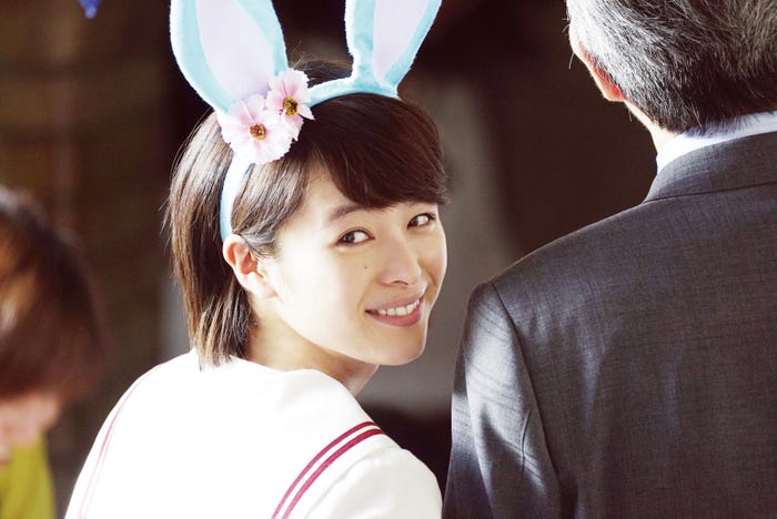 清野菜名(C)2017「暗黒女子」製作委員会(C)秋吉理香子/双葉社