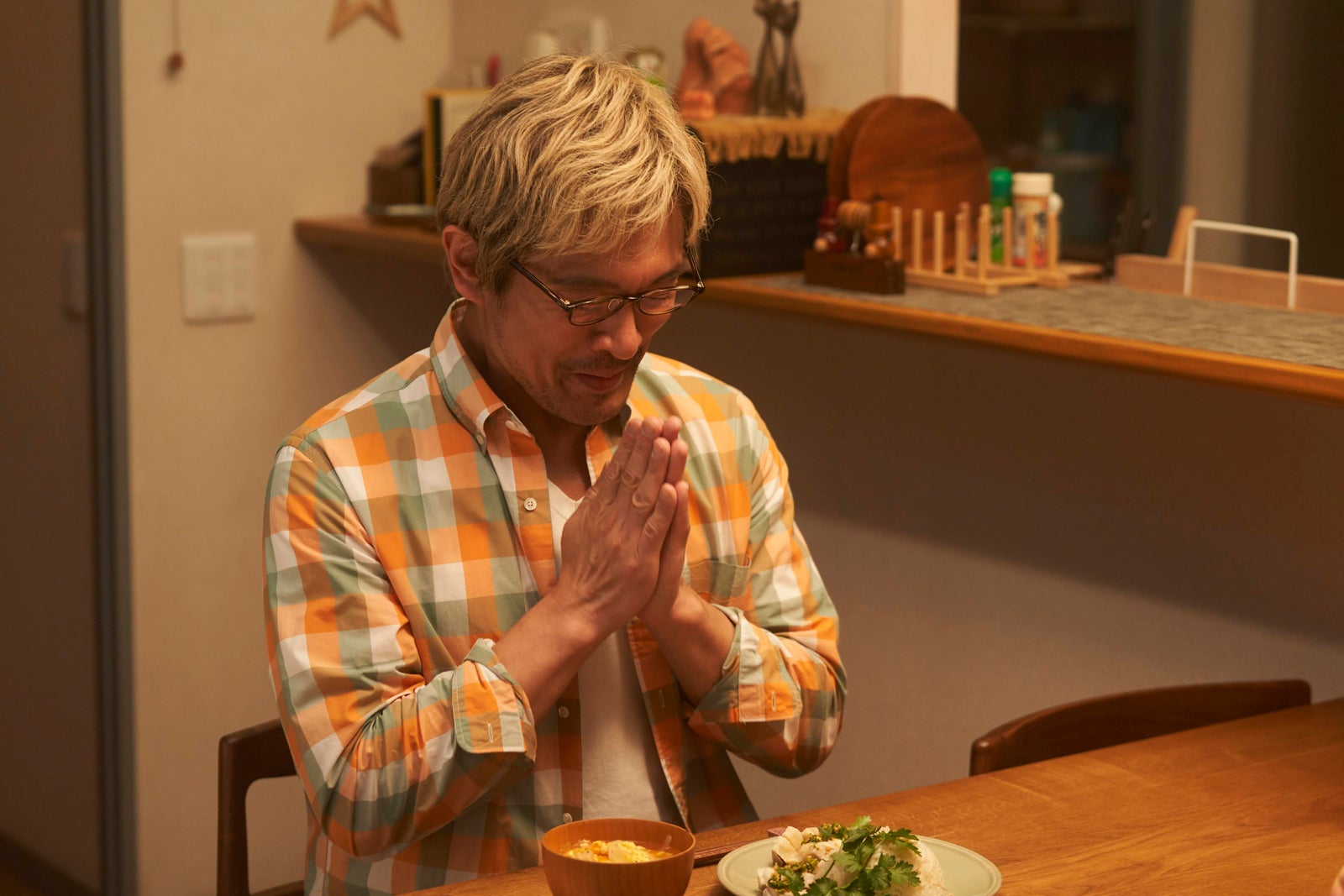 内野聖陽「きのう何食べた？ season2」第8話より（C）「きのう何食べた？ season2」製作委員会（C）よしながふみ／講談社