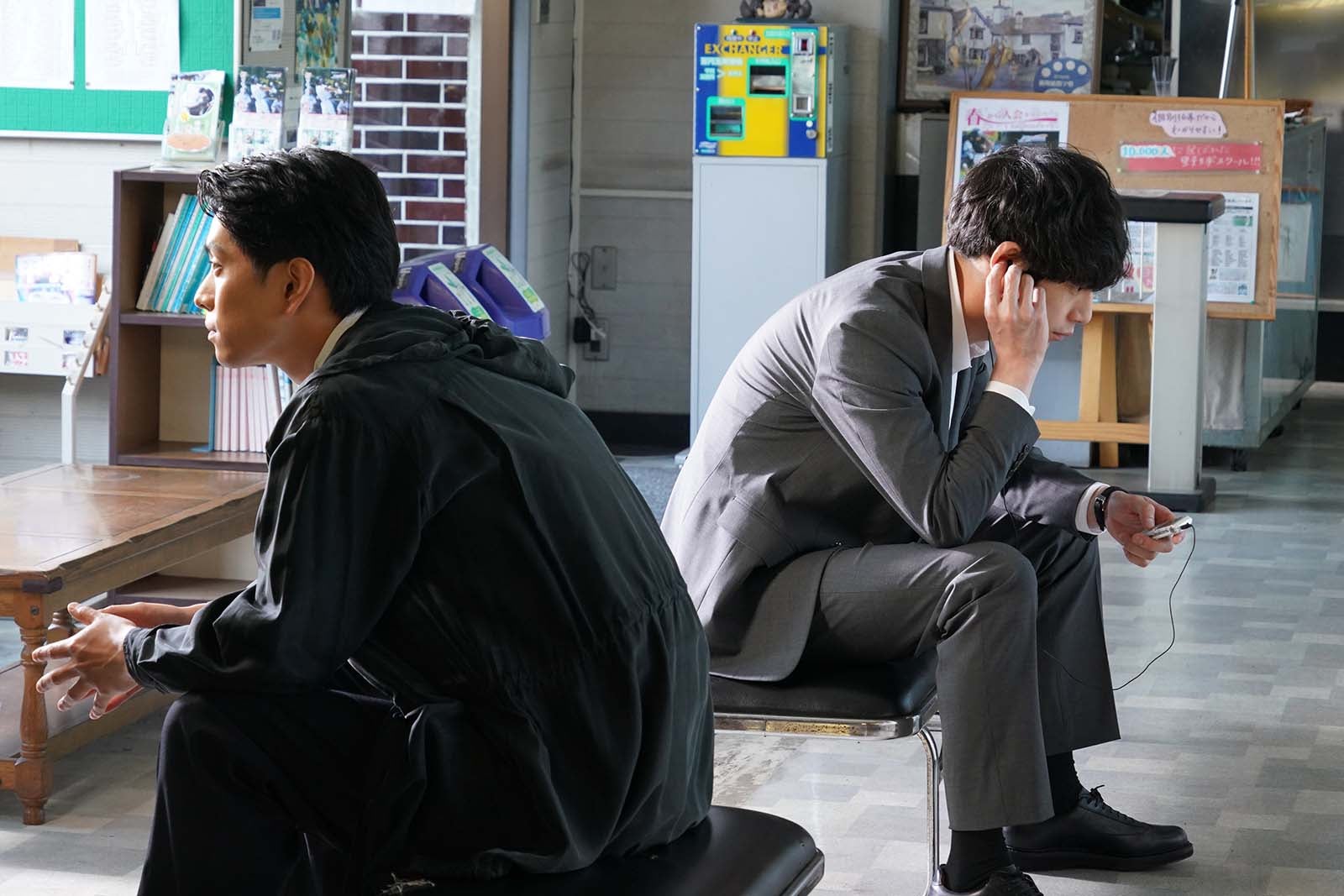 坂口健太郎ら「CODE―願いの代償―」第2話より（C）読売テレビ・日本テレビ