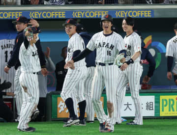 侍ジャパンが決勝トーナメント進出王手！韓国との激闘を執念で制す「ほっとした」鈴木誠也が決勝の押し出し四球→吉田正尚がダメ押し 大谷翔平は2戦連発4出塁