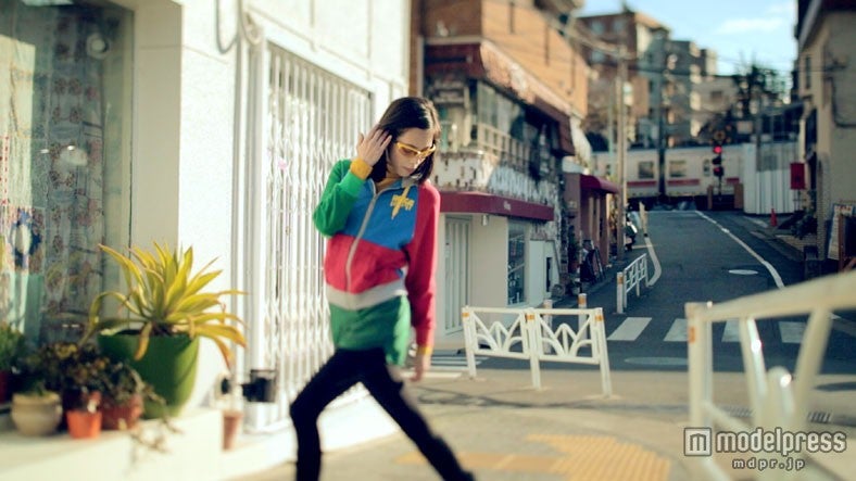 水原希子／新CM「“Tokyo Pop” Zoff Running篇」