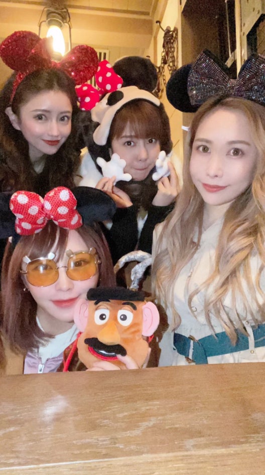 てんちむ＆愛沢えみり＆エンリケ＆ありしゃんが“ディズニーランド女子会”「豪華なメンツ」「最高軍団」と反響