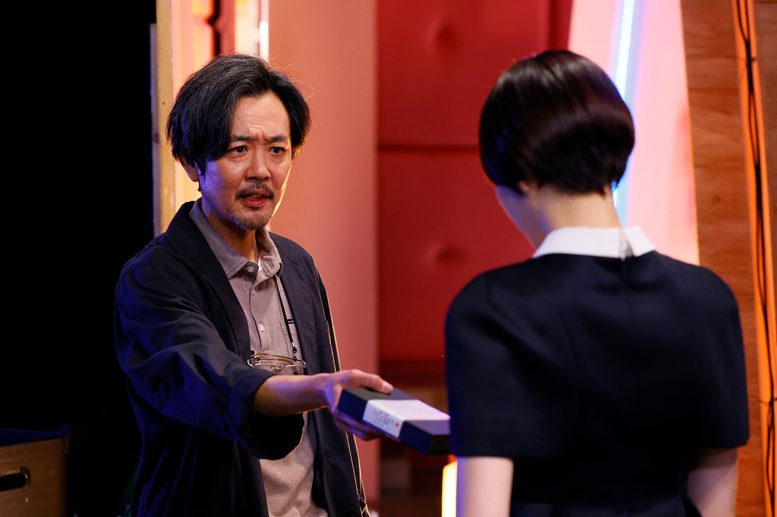 岡部たかし、長澤まさみ／ 「エルピス―希望、あるいは災い―」第5話より（C）カンテレ