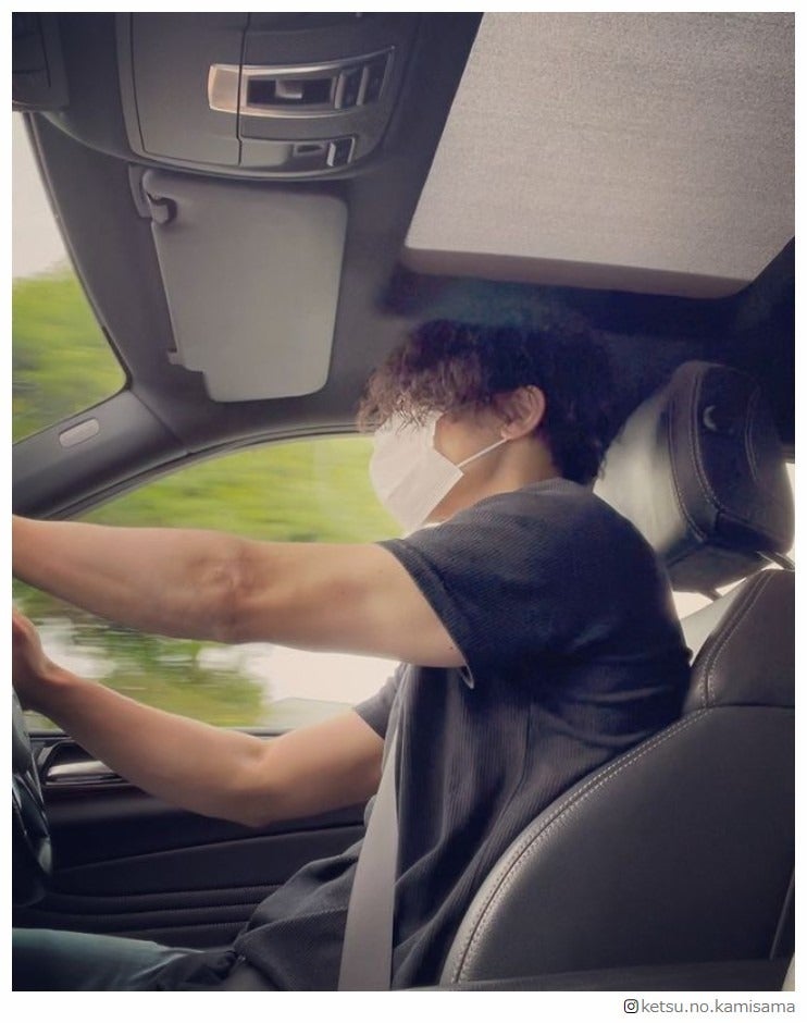 ゴールデンボンバー樽美酒研二、彼氏感溢れる“ドライブデート風”動画にファン歓喜「隣に乗りたい」