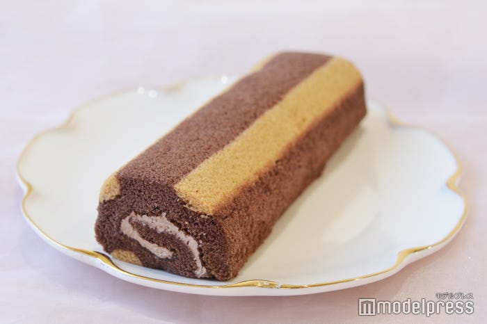 島トレ 丸太チョコロールケーキ(C)モデルプレス