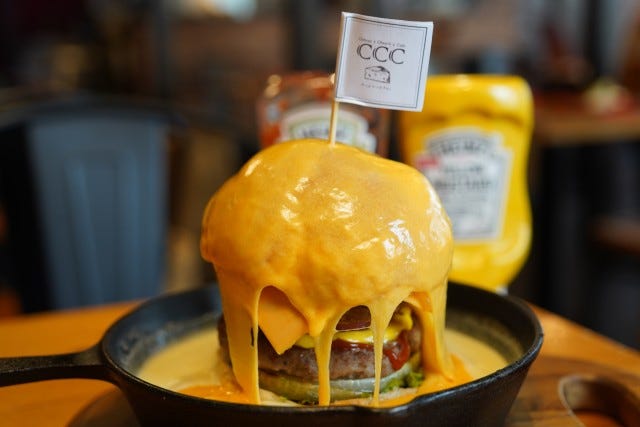 「ストップ!」というまでチーズがとまらない…!京都の“とろけるチーズ料理専門店”