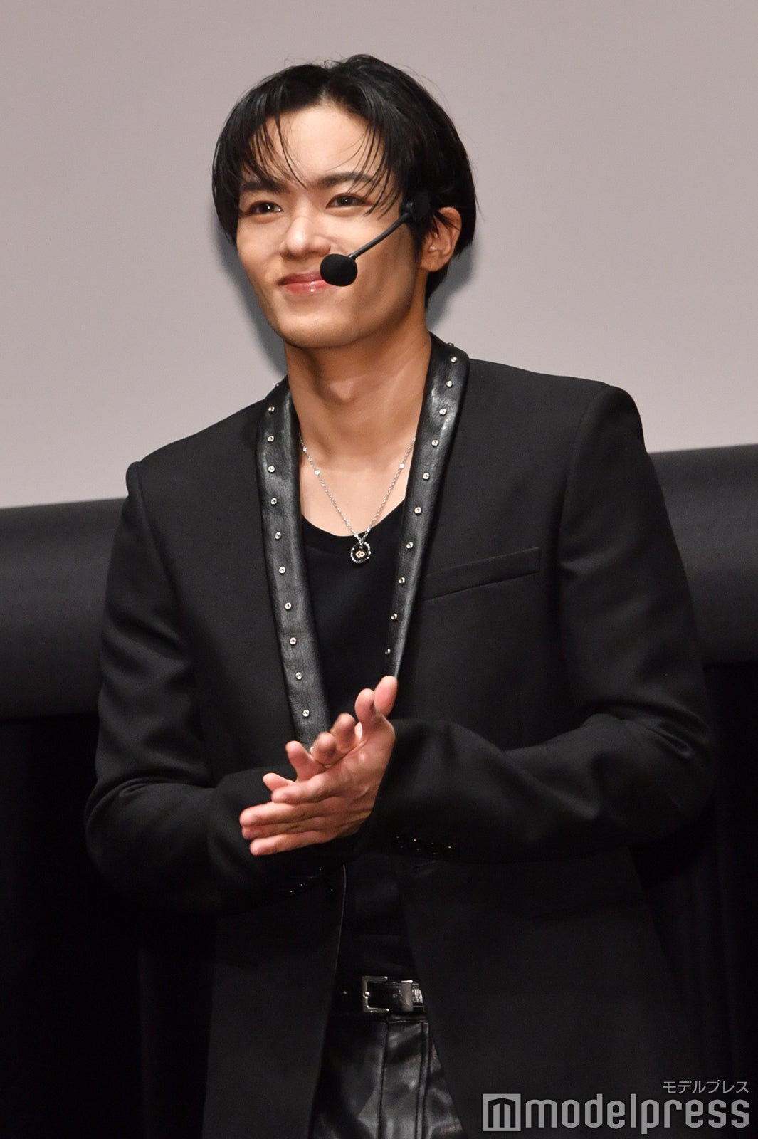 陣＆浦川翔平のコリトリダンスを見守る川村壱馬（C）モデルプレス