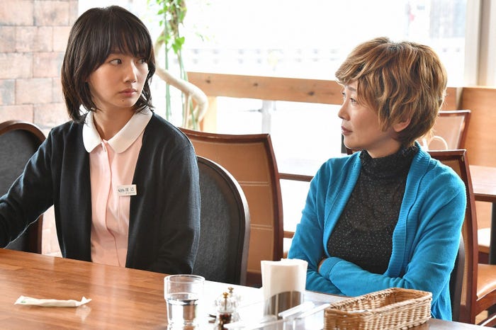 波瑠、麻生祐未/「あなたのことはそれほど」第5話より(画像提供:TBS)