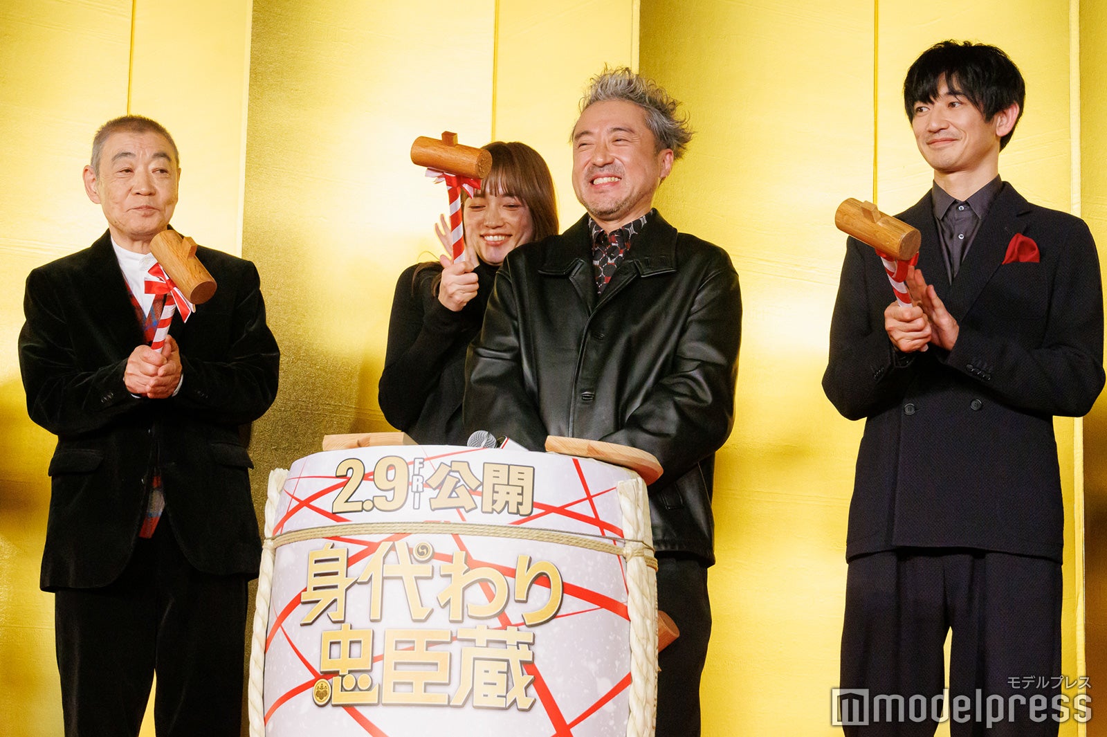 （左から）柄本明、川口春奈、ムロツヨシ、永山瑛太（C）モデルプレス