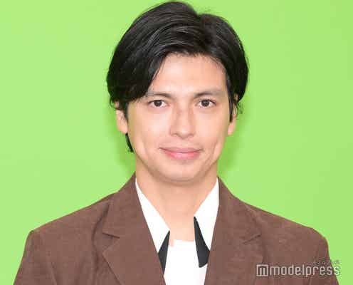 アレクサンダー、肉体美際立つ上裸ショット公開「セクシー」「完璧なシックスパック」と反響
