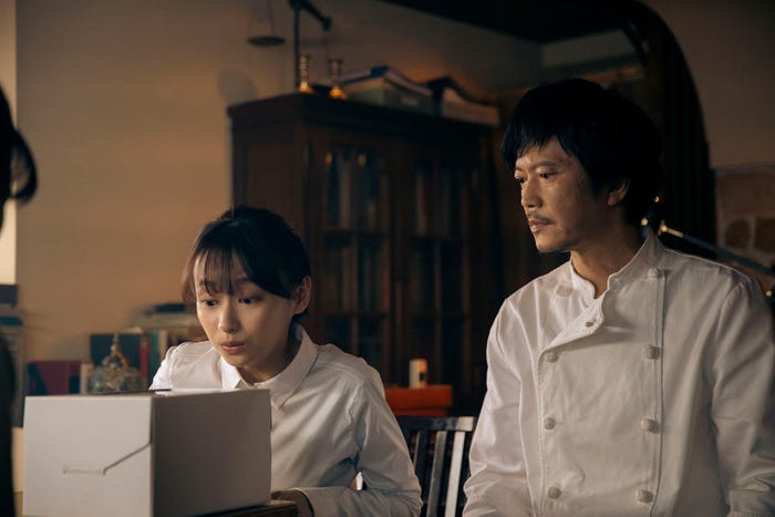 影山優佳、田辺誠一「ハコビヤ」第4話より(C)「ハコビヤ」製作委員会