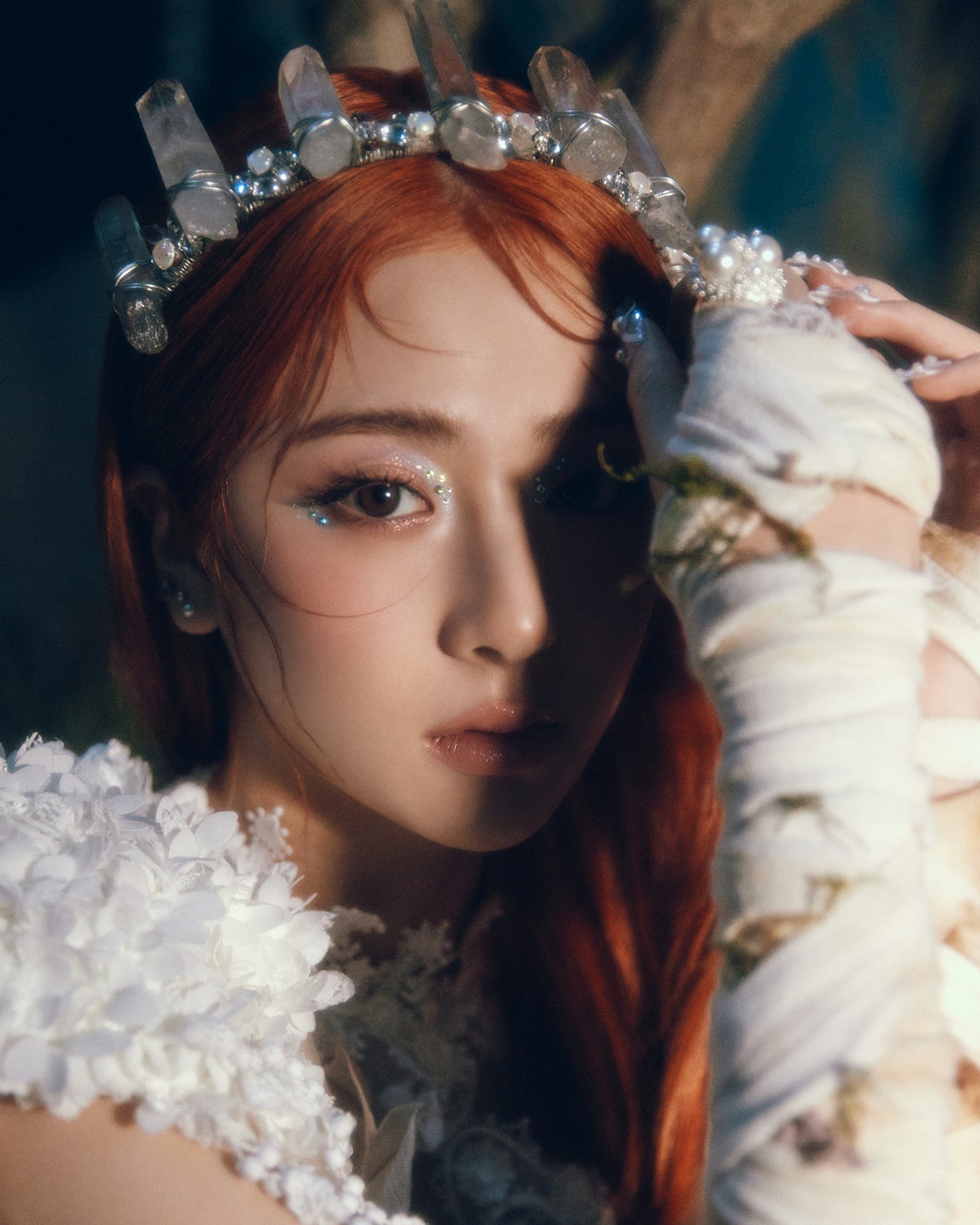 HUH YUNJIN (P)&(C) SOURCE MUSIC