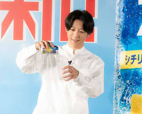 高橋一生、真木よう子からプレゼン受ける「とっても光栄」 飲み比べを実践