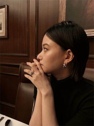第1子出産の山本舞香、"左手薬指"キラリ 29歳誕生日の最新ショット公開「美しいです」