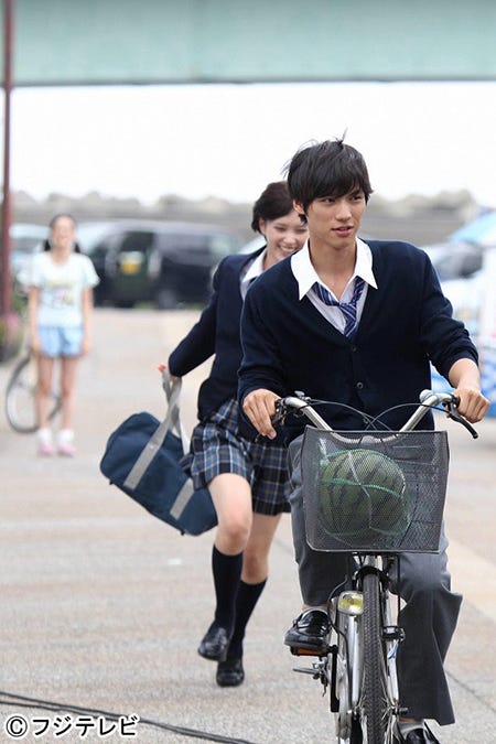 福士蒼汰と2年ぶりに共演する本田翼/ドラマ「恋仲」第1話より