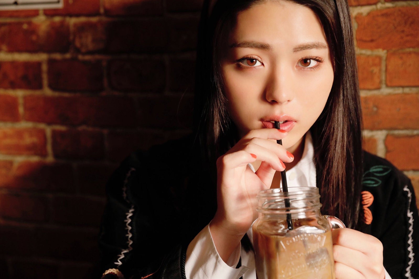 撮影：三宮幹史／井手上漠フォトエッセイ『normal？』公式ツイッター（@bakunohon0420）より