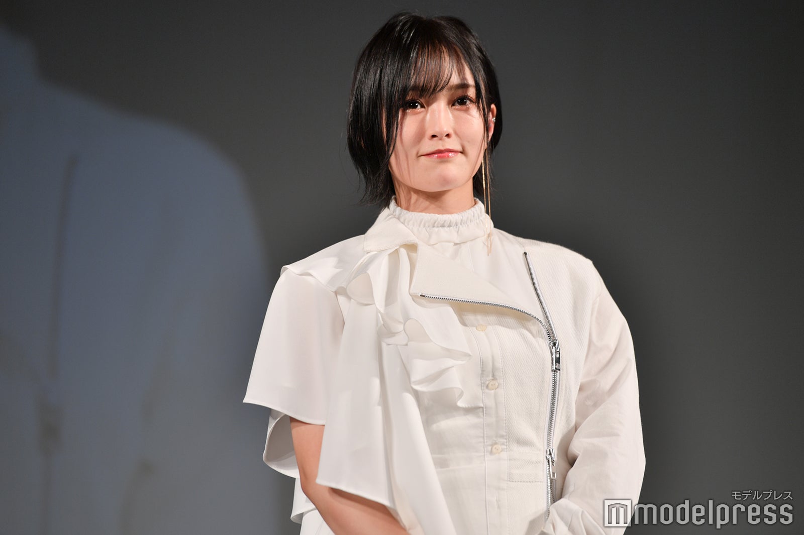 山本彩、美脚際立つ秋らしさ満点セットアップコーデ「大人っぽい」「オシャレ」の声