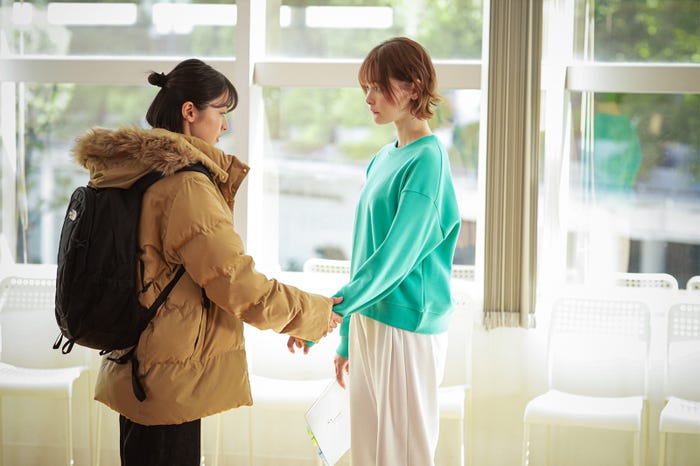 鳴海唯、玉城ティナ「君が獣になる前に」第8話より(C)「君が獣になる前に」製作委員会