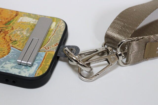 ダイソー　スマホストラップホルダー（2個、四角形）　使用例