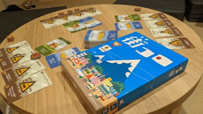 客室に備え付けの「街コロ」は、始めると止まらない（MIMARU大阪 難波STATION）