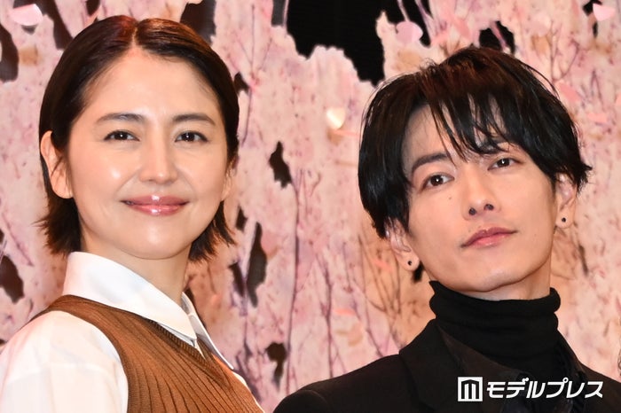 佐藤健、長澤まさみは「とても素敵な女性」“口止めされていたこと”明かし本人赤面＜四月になれば彼女は＞