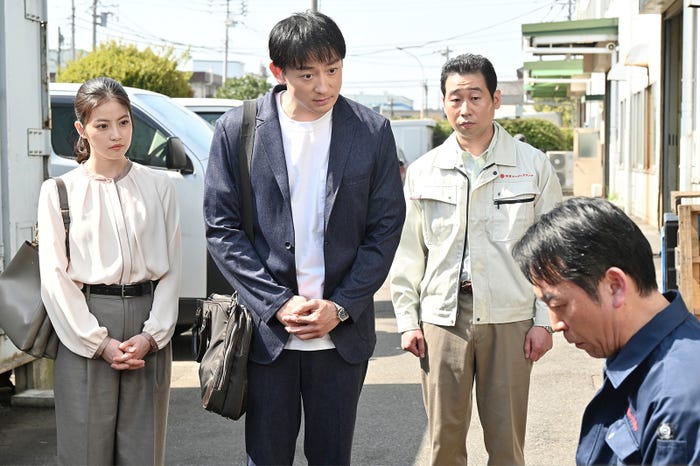 今田美桜、山本耕史、前野朋哉「花咲舞が黙ってない」第4話より(C)日本テレビ