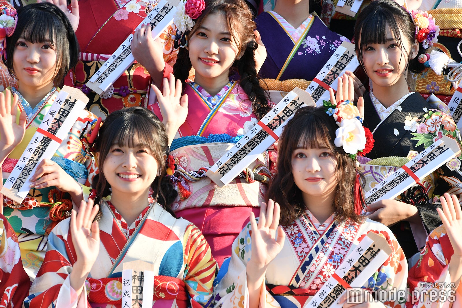 （後列）多田京加、平田詩奈、沖侑果
（前列）松岡はな、江籠裕奈（C）モデルプレス