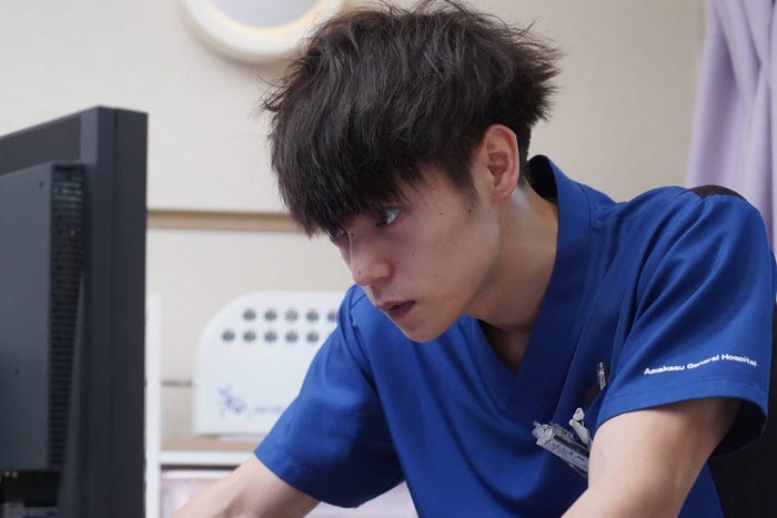 窪田正孝/「ラジエーションハウス~放射線科の診断レポート~」第7話より(C)フジテレビ
