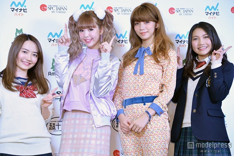 左より：椎木里佳、藤田ニコル、池田エライザ、井上苑子