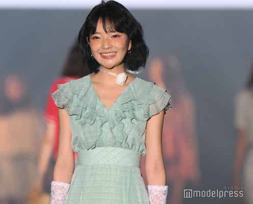 田中芽衣、熊本凱旋ランウェイ 鮮やかな色使いが春らしい【TGC熊本2024】