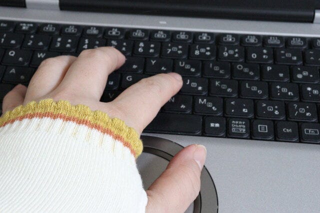 セリアのパソコン作業ができるハンドウォーマー