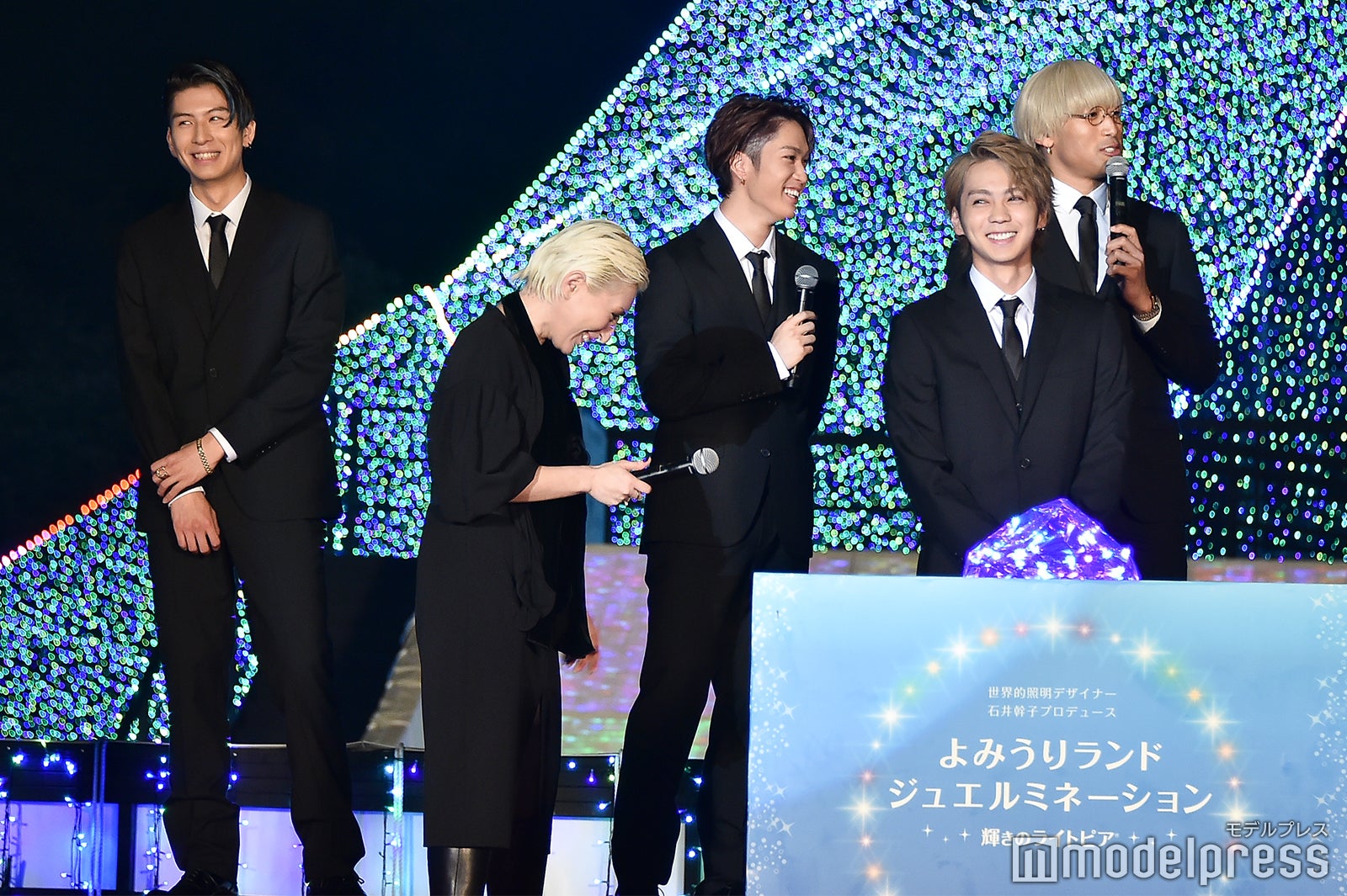 （前列左から）LISA、吉野北人（後列左から）長谷川慎、藤原樹、関口メンディー （C）モデルプレス