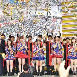 AKB48、美脚披露の浴衣姿お披露目「お台場夢大陸」開幕【モデルプレス】