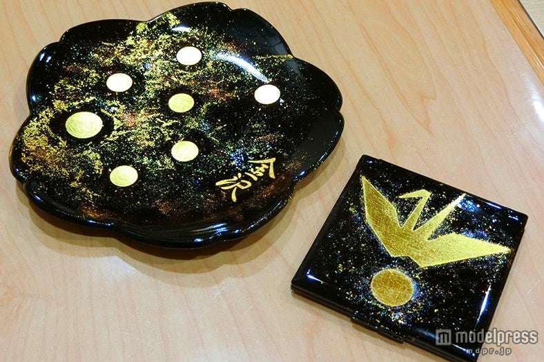 「かなざわカタニ」で金箔貼り体験